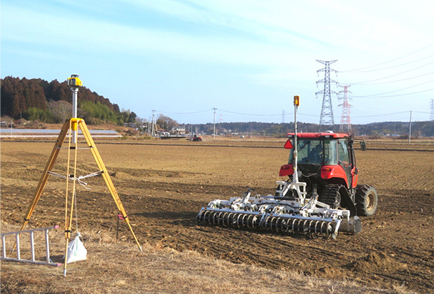 レーザーレベラーによる整地作業